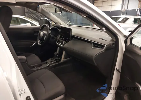 2024 Toyota Corolla Cross Le z USA, uszkodzony, nr VIN 7MUBAABG3RV081484